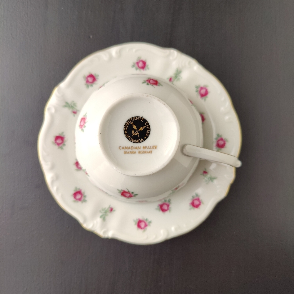Vintage | Debutante China of Canada | Teacup and Saucer with Gold Trim ๐น๐ฉท - Picture 14 of 15